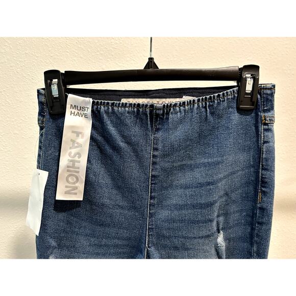 Tinseltown Juniors Pull-On Flare Jeans, Medium Wash, Size 5 – Stylish & Comfy - Picture 2 of 8